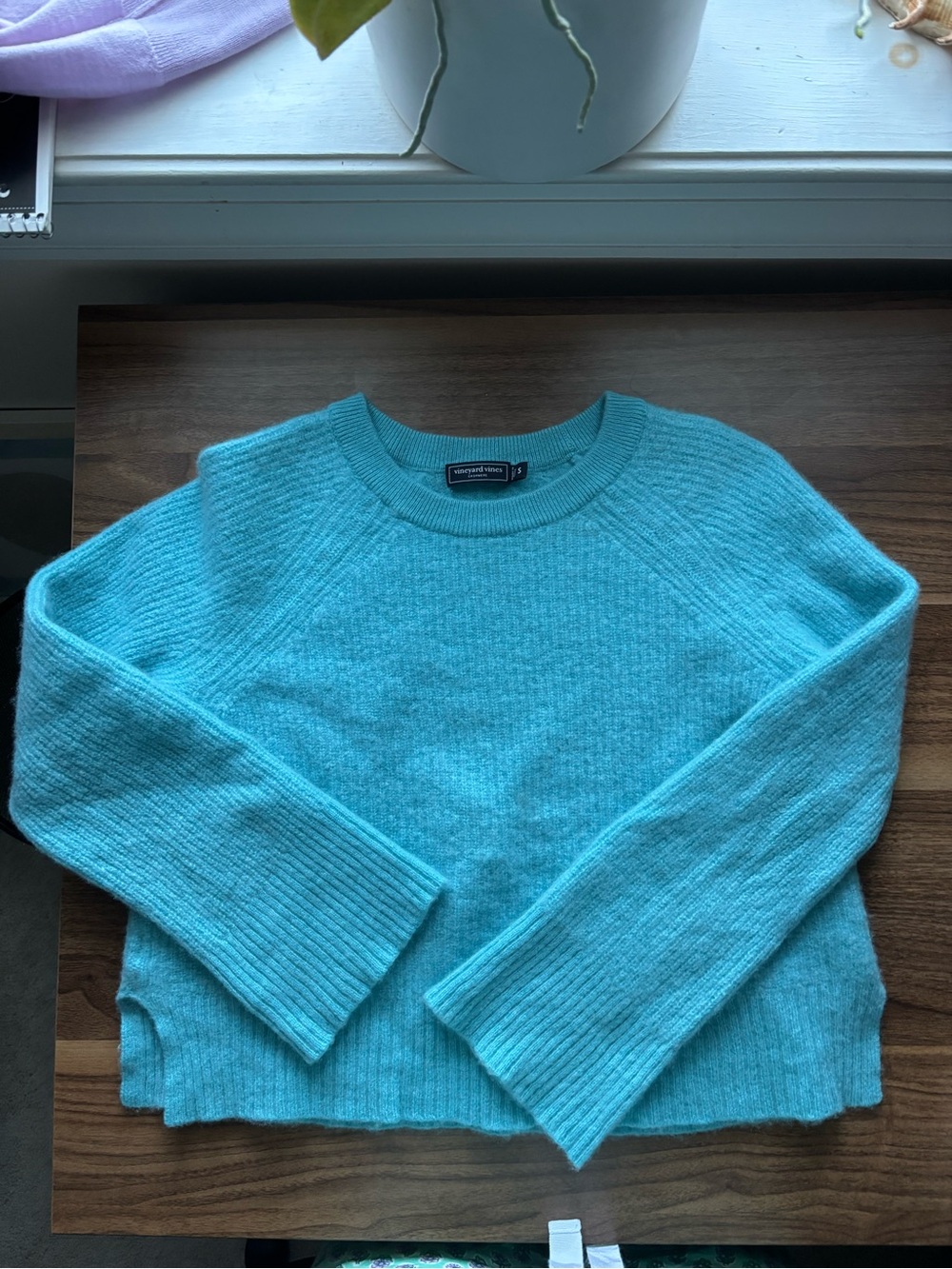 Vineyard Vines Women’s Cropped Aqua Blue 100% cashmere Crewneck Sweater